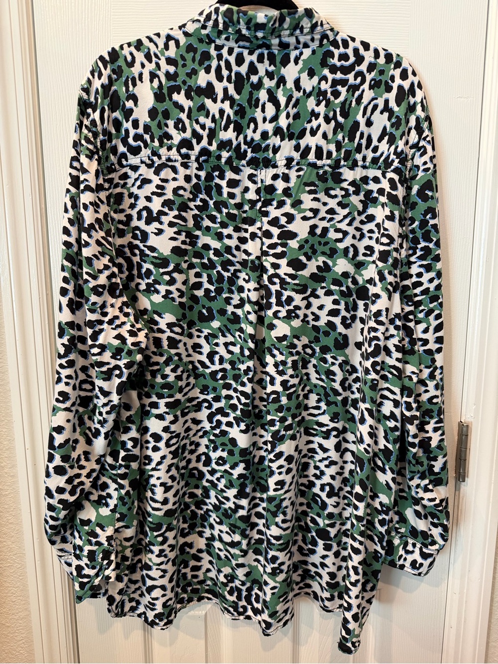 beachlunchlounge Green, Black & White Leopard Print Button-Down Blouse - Picture 2 of 5